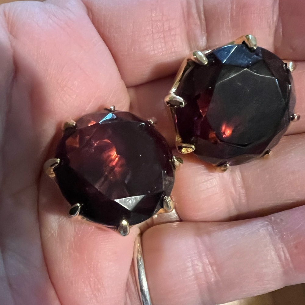 Vintage faceted glass burgundy red pronged clip on earrings.